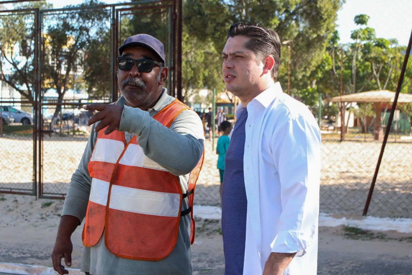 Prefeito Jeferson Brun acompanha obras na Marginal do Chá em Itapetininga