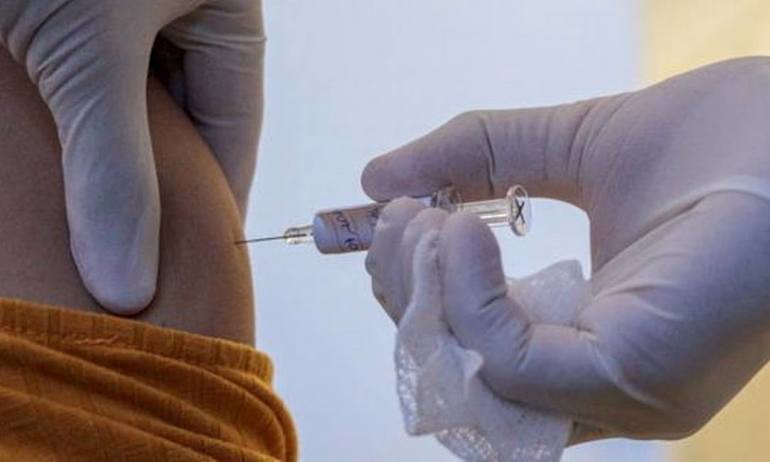 Itapetininga aplica a 4ª dose da vacina contra Covid-19 em adultos acima dos 37 anos nesta quarta-feira