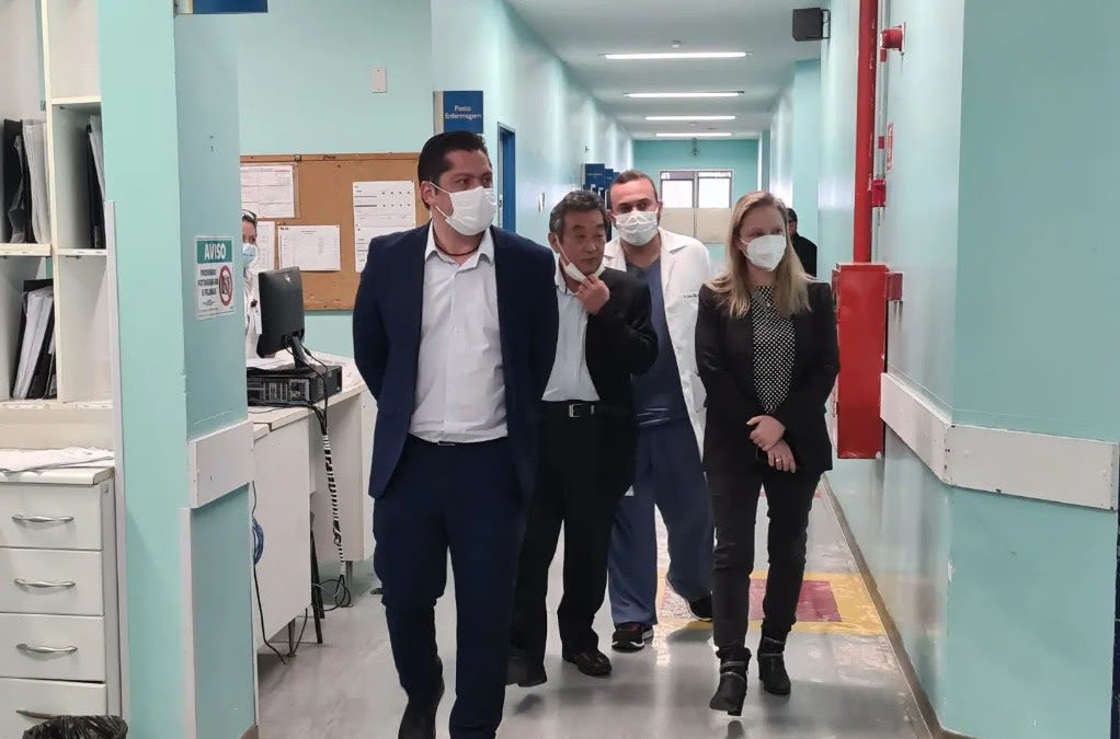O prefeito Jeferson Brun visitou o Hospital Dr. Leo Orsi Bernardes (HLOB) nesta semana. Foto: Prefeitura de Itapetininga.