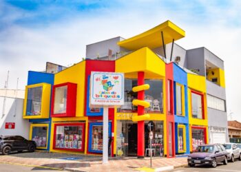 Caixa de Brinquedos promove encontro para troca de figurinhas da Copa do Mundo