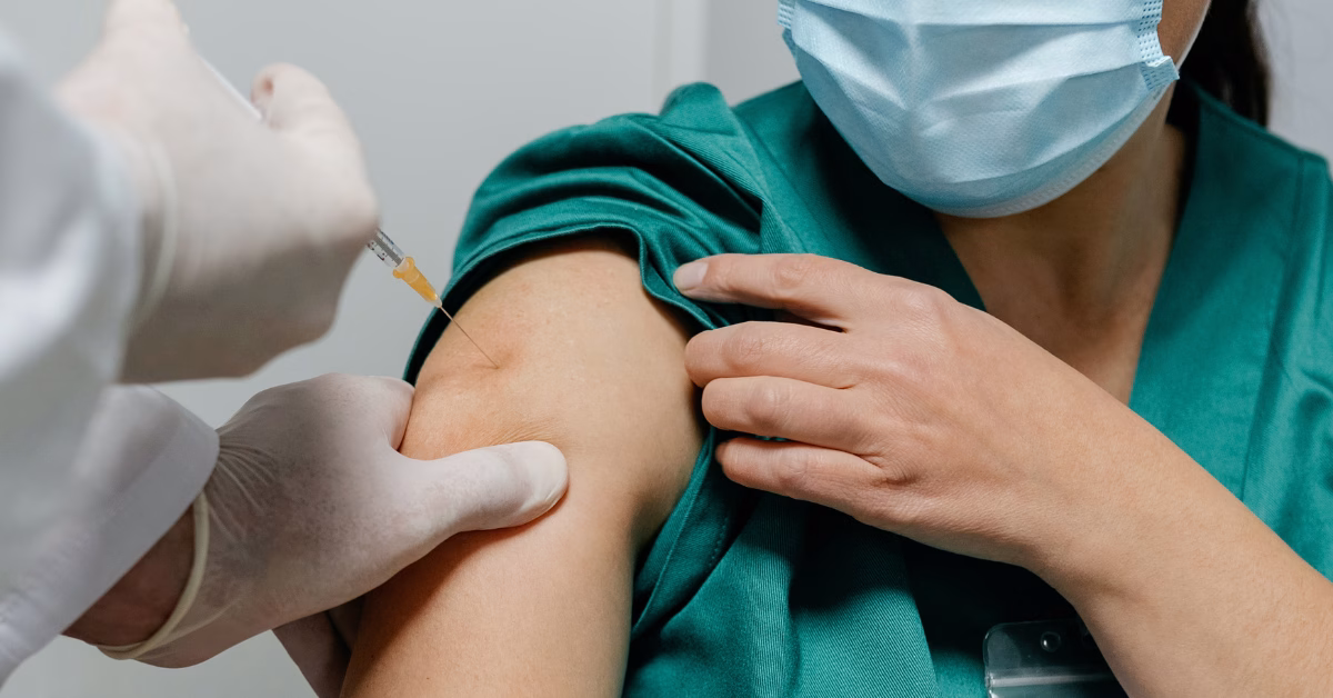 Itapetininga aplica a 4ª dose da vacina contra Covid-19 em adultos acima dos 30 anos nesta quarta-feira