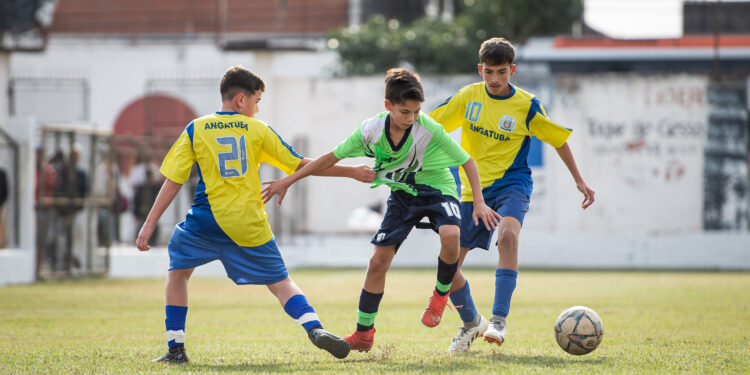Itapetininga vence Angatuba por 5 a 0 na estreia do estadual sub-13