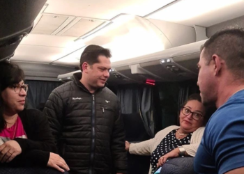 Jeferson Brun visita ônibus que transporta pacientes para tratar câncer