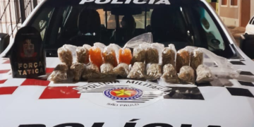 Polícia Militar prende quatro pessoas por tráfico de drogas na Vila Mazzei