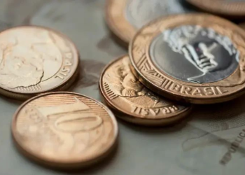 Endividamento e inadimplência das famílias crescem em agosto