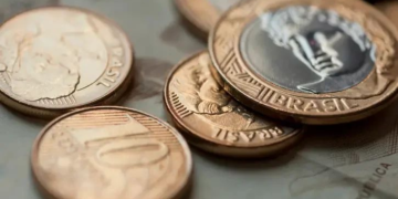 Endividamento e inadimplência das famílias crescem em agosto