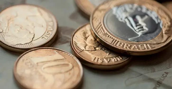 Endividamento e inadimplência das famílias crescem em agosto