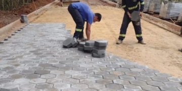 Prefeitura de Itapetininga inicia colocação de lajotas na Vila Sotemo