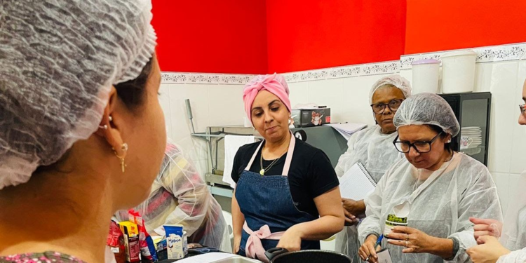 Aulas do curso de Brigadeiro Gourmet são ministradas no Fundo Social de Itapetininga
