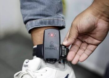 Governo de SP lança edital de contratação de 1 mil tornozeleiras eletrônicas para vigiar agressores de mulheres