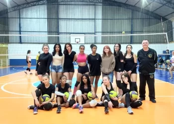 Equipe de voleibol representa Itapetininga em amistoso em Itapeva