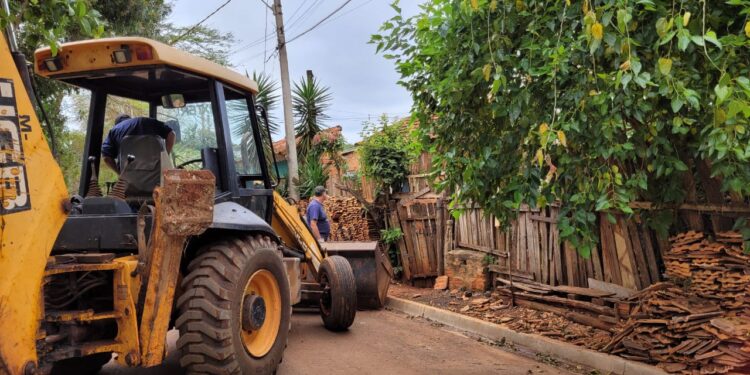 Mutirão contra a dengue retira 97 toneladas de resíduos no Distrito do Tupy, em Itapetininga