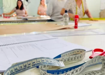 Aulas do curso de Costureiro são realizadas no Fundo Social de Itapetininga