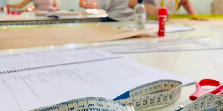 Aulas do curso de Costureiro são realizadas no Fundo Social de Itapetininga