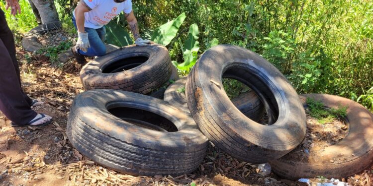 Mutirão contra a dengue remove 96 toneladas de resíduos no Distrito do Rechã
