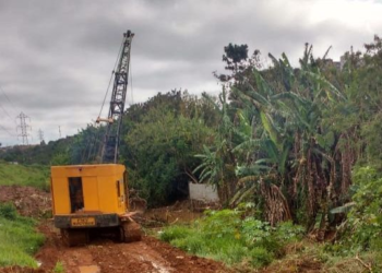 Serviços de desassoreamento e limpeza são realizados na região do bairro Central 4L