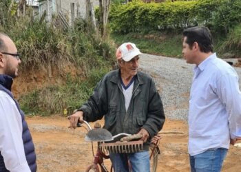 Prefeito Jeferson Brun acompanha obras de drenagem no bairro da Conceição em Itapetininga