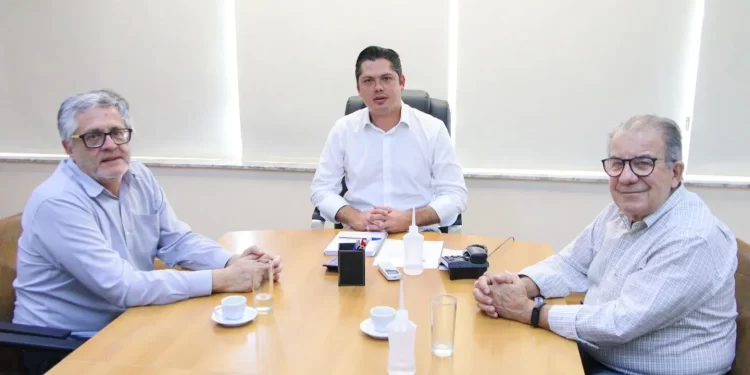 Empresários discutem programa Vizinhança Solidária com o prefeito Jeferson Brun