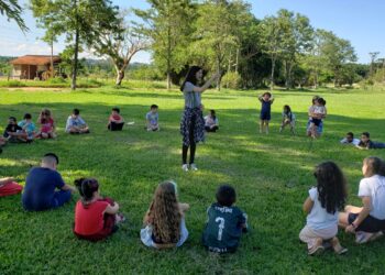Educação ambiental com atividades práticas é desenvolvida com alunos da Rede Municipal de Itapetininga