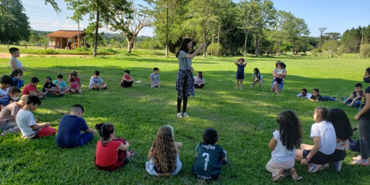 Educação ambiental com atividades práticas é desenvolvida com alunos da Rede Municipal de Itapetininga