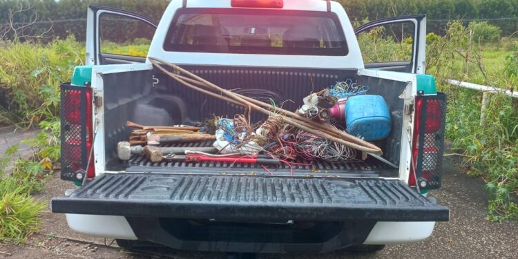 GCM de Itapetininga prende dois suspeitos em flagrante por furto de cabos elétricos e cobre no bairro Cabaçais