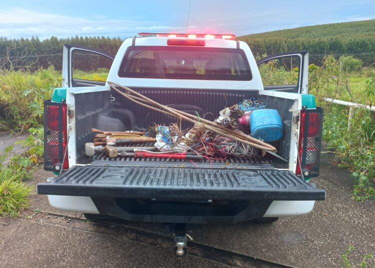 GCM de Itapetininga prende dois suspeitos em flagrante por furto de cabos elétricos e cobre no bairro Cabaçais