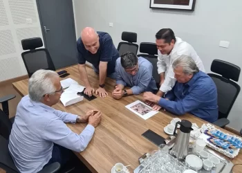 Estudo de saneamento para o distrito do Tupy é discutido em reunião na Sabesp