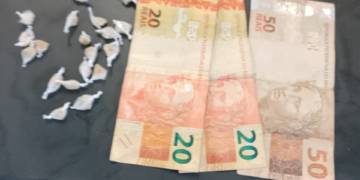 PM detém suspeita de tráfico de drogas na Avenida Peixoto Gomide