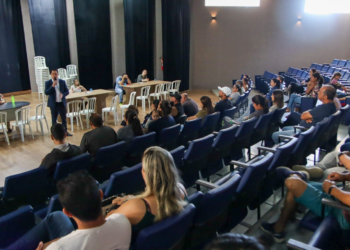 Prefeitura e CDHU formalizam assinatura de contratos com as 58 primeiras famílias contempladas com casas no Jardim São Camilo