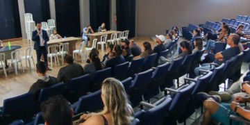 Prefeitura e CDHU formalizam assinatura de contratos com as 58 primeiras famílias contempladas com casas no Jardim São Camilo