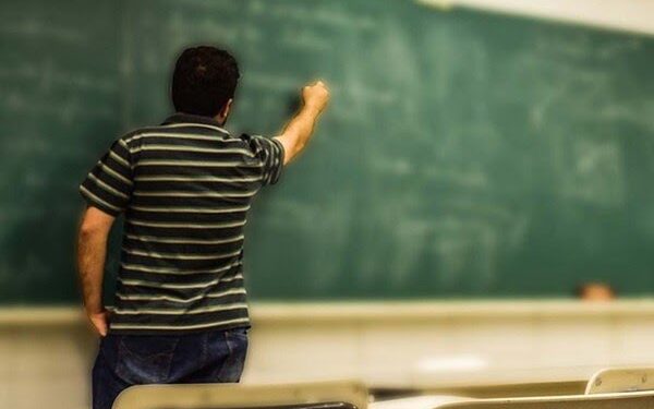 O piso nacional da categoria é o valor mínimo que deve ser pago aos professores do magistério público da educação básica, em início de carreira, para a jornada de, no máximo, 40 horas semanais. (Pixabay)