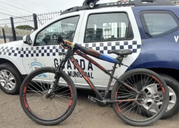 A equipe localizou o suspeito que confessou o crime e relatou que entregaria a bicicleta em um ponto de venda de entorpecentes. (Divulgação/ Guarda Civil Municipal de Itapetininga)