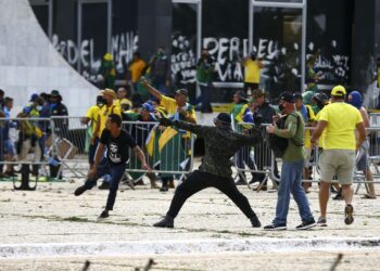 Manifestantes invadem Congresso, STF e Palácio do Planalto. (Agência Brasil)