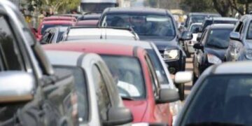 O valor do IPVA é calculado com base no valor do veículo e sua quitação é um requisito para o licenciamento.(Agência Brasil).