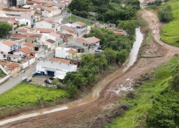 Serviços foram realizados nos córregos da vila Nastri e da região do Central Parque 4 L e no entroncamento entre os ribeirões do Chá e dos Cavalos, nas proximidades da vila Máximo.(Divulgação/ Prefeitura de Itapetininga).