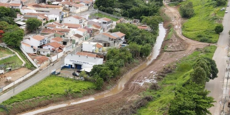 Serviços foram realizados nos córregos da vila Nastri e da região do Central Parque 4 L e no entroncamento entre os ribeirões do Chá e dos Cavalos, nas proximidades da vila Máximo.(Divulgação/ Prefeitura de Itapetininga).