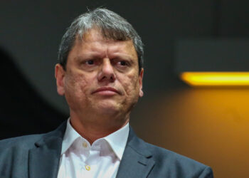 O governado do Estado de São Paulo, Tarcísio de Freitas (Republicanos) durante entrevista coletiva. (Divulgação/ Governo do Estado de São Paulo)