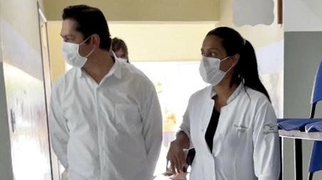 O prefeito Jeferson Brun durante visita a uma unidade de Saúde. (Divulgação/Prefeitura de Itapetininga)