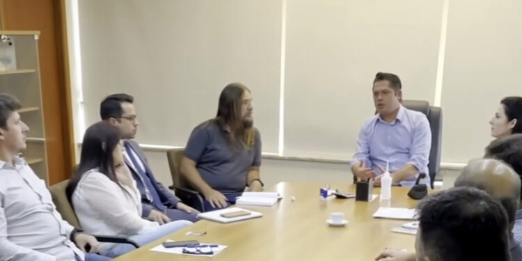 O prefeito Jeferson Brun se reuniu com a nova equipe de secretários nesta sexta-feira (07). (Reprodução/Facebook)