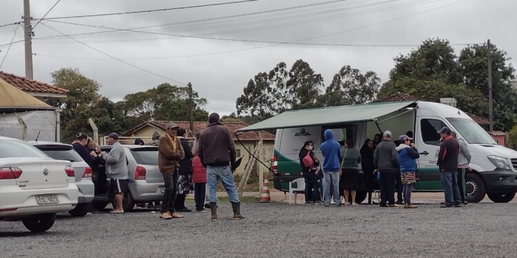 O objetivo principal do CRAS Itinerante é auxiliar e orientar cidadãos de bairros distantes do centro a respeito de serviços sociais. (Divulgação/ Prefeitura de Itapetininga)