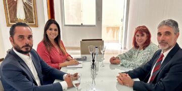A deputada federal Simone Marquetto em reunião com integrantes do Poder Judiciário. (Divulgação)