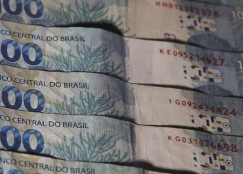 No modelo tradicional do Bolsa Família, o pagamento ocorre nos últimos dez dias úteis de cada mês. (José Cruz/ Agência Brasil)