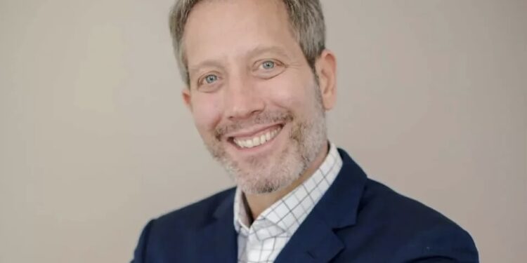 Com experiência na área da educação, escritor de mais de 20 livros, Fraiman tem mestrado em Psicologia Educacional e do Desenvolvimento Humano pela USP. (Divulgação)