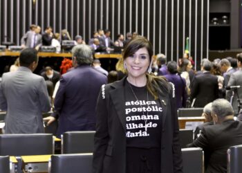 A deputada federal Simone Marquetto (MDB) durante sessão na Câmara dos Deputados. (Divulgação)