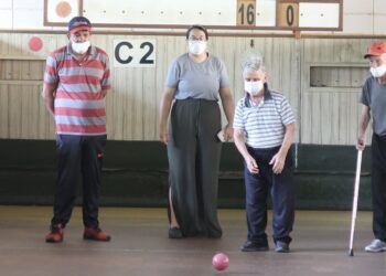 Na visita ao Ginásio Municipal de Esportes “Ayrton Senna da Silva”, o grupo também pôde vivenciar a modalidade bocha, dando um exemplo de vitalidade e disposição.(Divulgação/Prefeitura de Itapetininga)