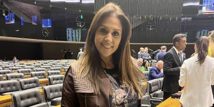 A deputada federal Simone Marquetto (MDB) na Câmara dos Deputados. (Divulgação)