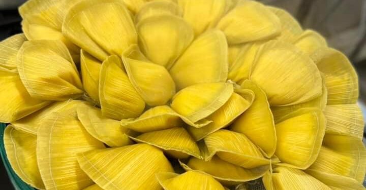 Os produtos típicos do milho à venda são curau, bolo, suco, pamonha, sopa, croquete de milho, além de churrasquinho, lanche de pernil, bolinho de frango e pizza. (Facebook/Paróquia de São Roque de Itapetininga)