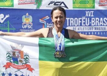 Tatiane Gonçalves é atleta e coordenadora voluntária do projeto "Correndo Para o Bem" da equipe da Associação Desportiva e Social Rio Branco. (Divulgação)