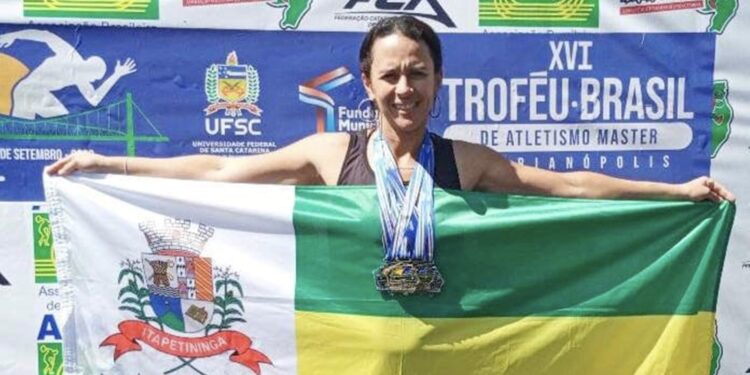 Tatiane Gonçalves é atleta e coordenadora voluntária do projeto "Correndo Para o Bem" da equipe da Associação Desportiva e Social Rio Branco. (Divulgação)