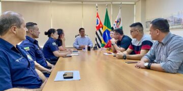 Estavam presentes na audiência com o prefeito, o secretário municipal de Segurança Pública, Coronel Benedito Galende, e integrantes da GCM. (Divulgação)